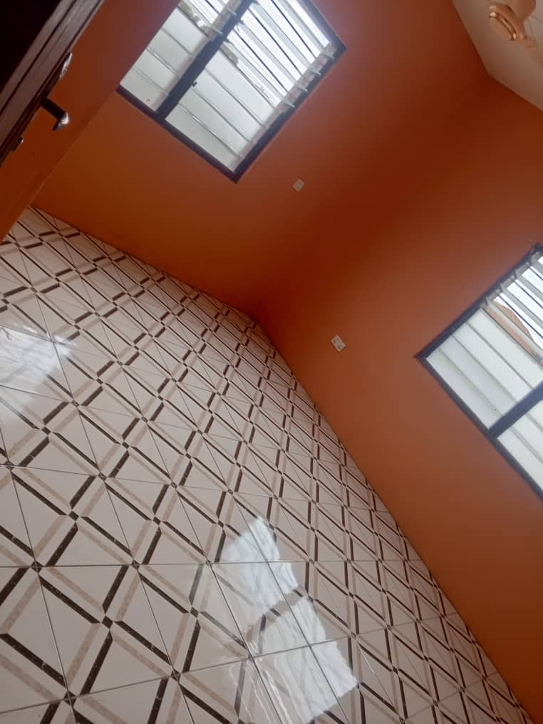 SINGLE  ROOM  SELF  CONTAINED